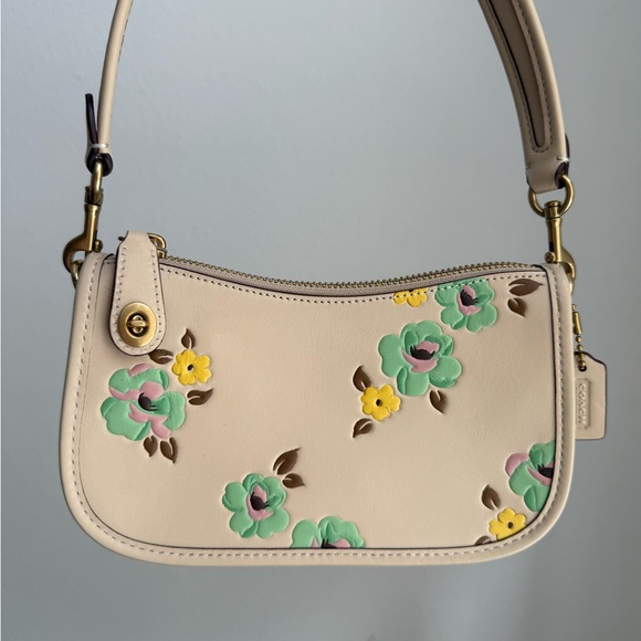 Coach Swinger 20 in Floral Multi - Picture 1 of 8